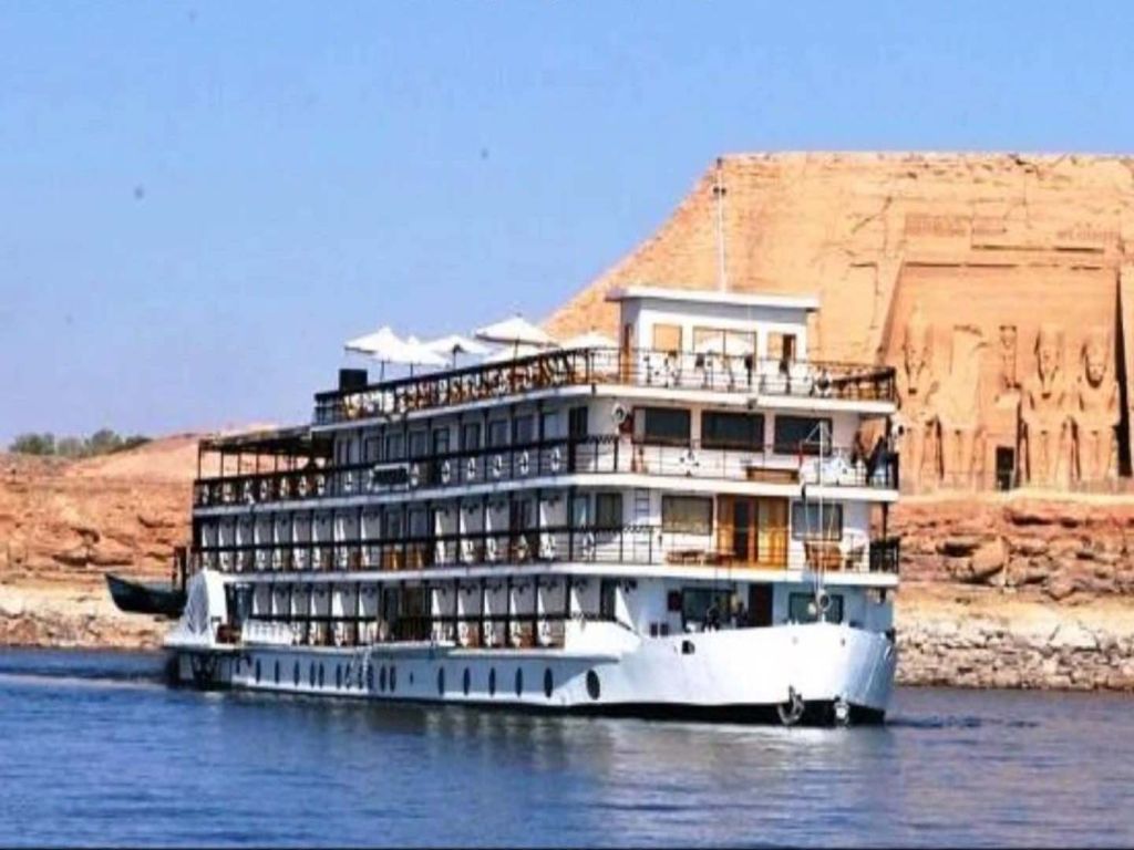 Cairo, Luxury Lake Nasser & Nile Cruise