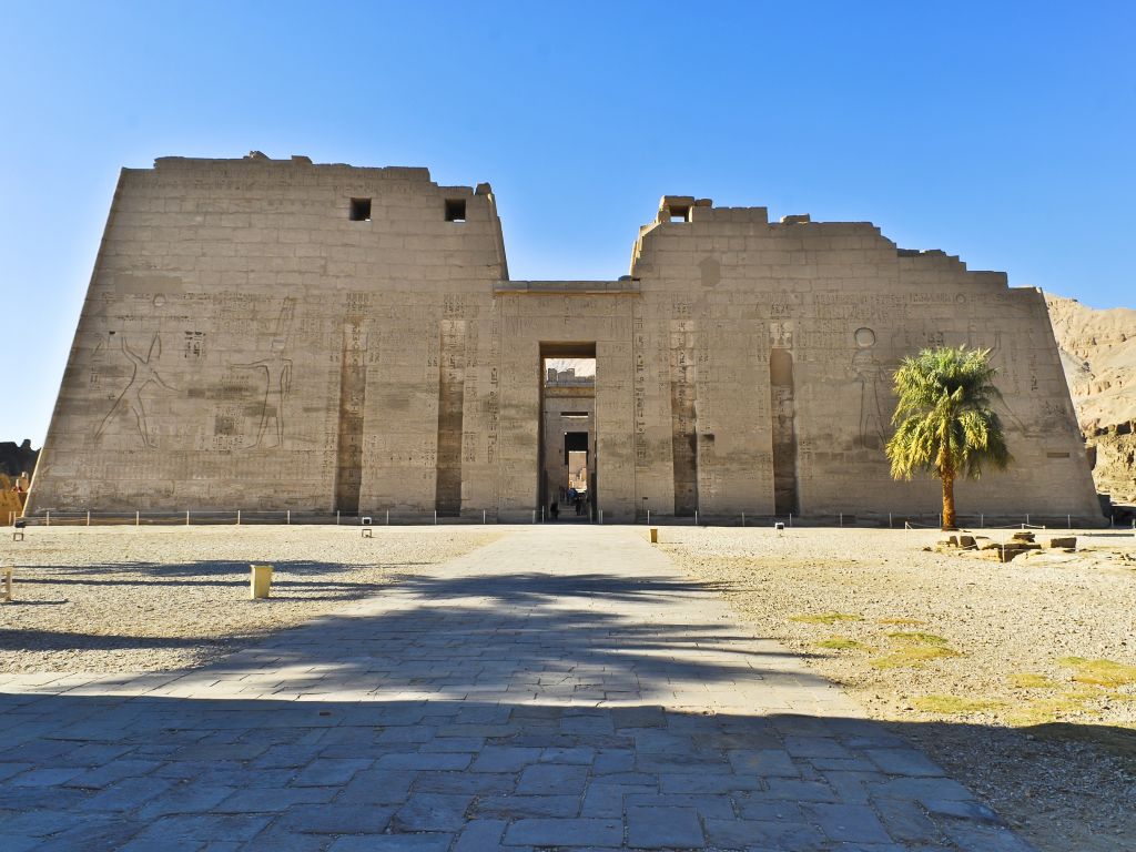 Luxor Private Half Day Tour: Medinet Habu - City Monastery - Tombs of Nobles