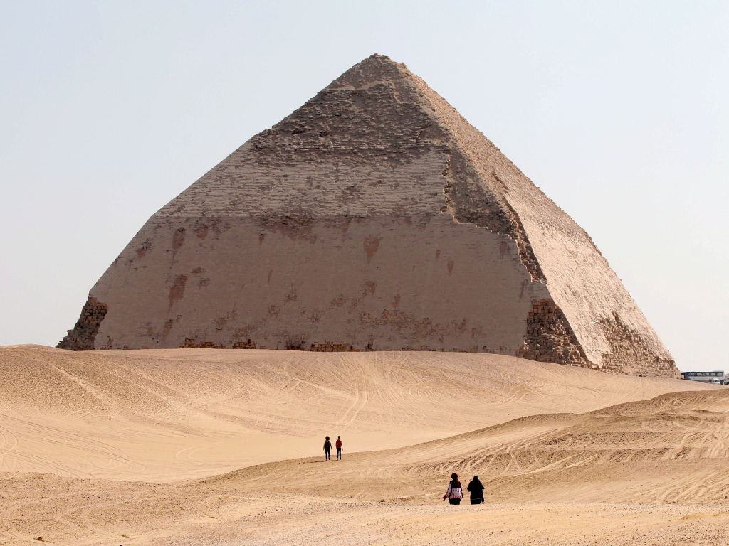 Private Day Tour: Giza Pyramids Including Bent, Red & Step Pyramids at Dashur & Sakkara
